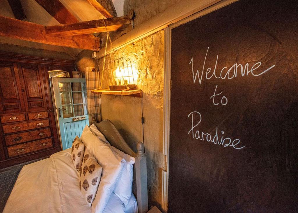 High Paradise Farm Thirsk Room photo
